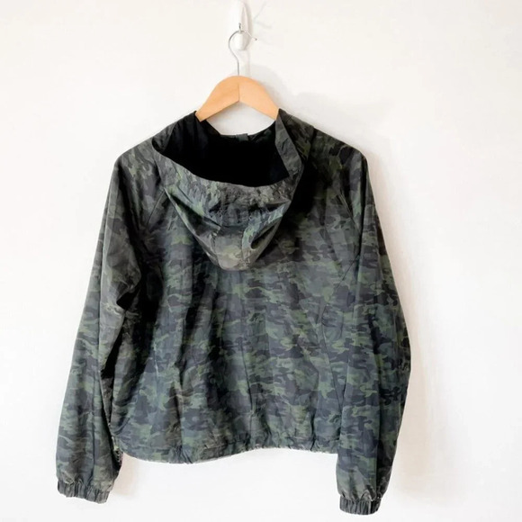 Good American Fast Track Camo Running Jacket Coat Sz 3/L - Picture 6 of 8